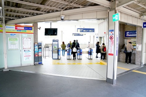 3山田駅の改札を出たら右方向へ向かいます。