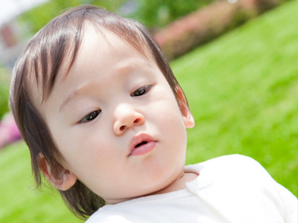 タイミング1: 初めての乳歯が生えたとき(生後6～8ヶ月ころ)